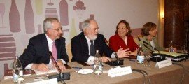 La Federación Española del Vino cierra su Asamblea General anual con satisfacción y voluntad de progreso Clausura de la Asamblea con la presencia del Ministro Arias Cañete