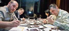 La marca de distribución se impone en una cata a ciegas de chocolates de gran consumo Jurado Cata de Chocolates
