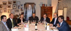 Matarromera acoge la primera edición de Diálogos entre Vino y Literatura con los escritores Juan Manuel de Prada y Carmen Posadas COLOQUIO