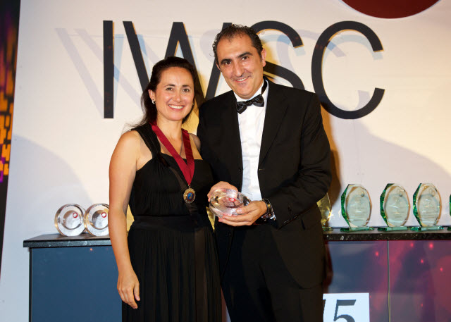 Rodolfo Bastida, director general y tecnico de Ramon Bilbao, con Laura Catena, presidente de IWSC